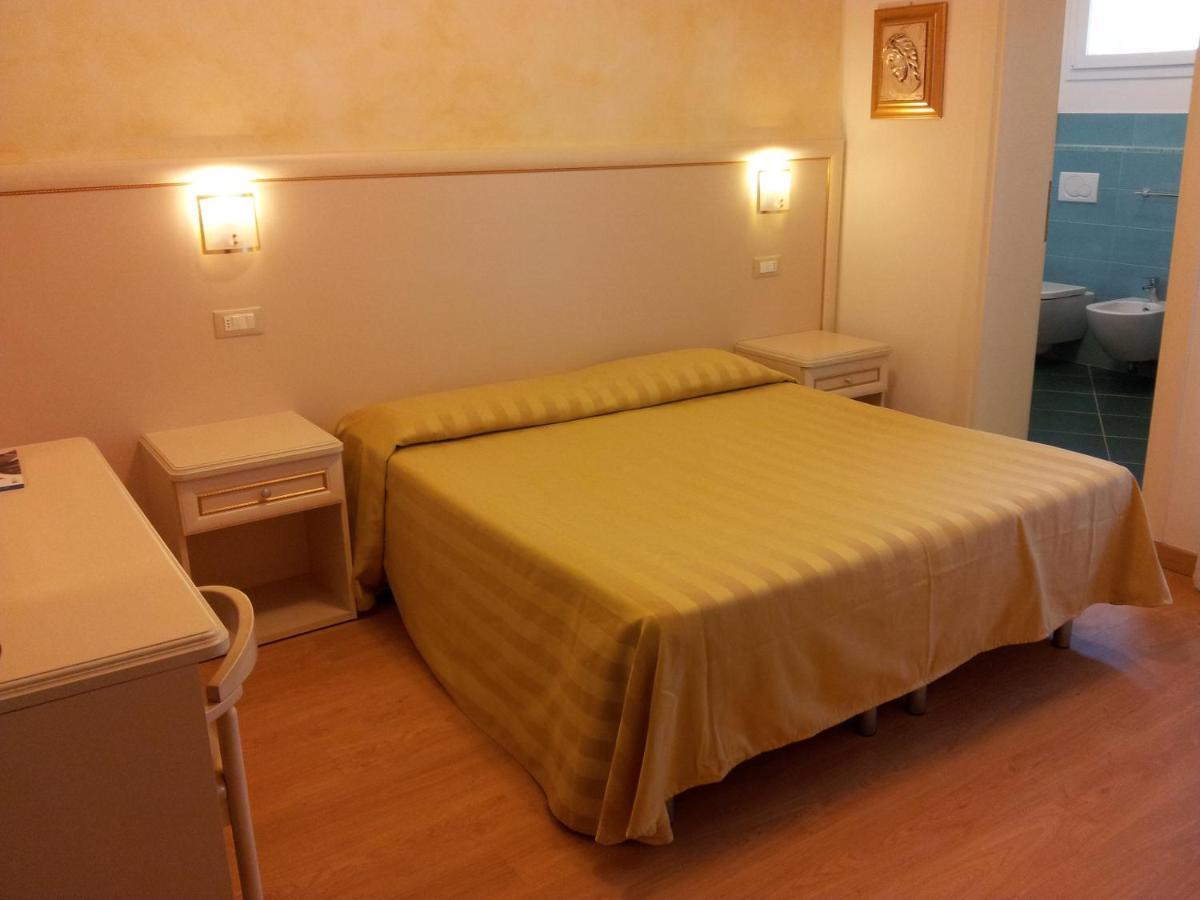 Hotel Mayer Bibione Szoba fotó
